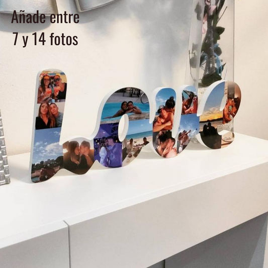 Letras "Love" personalizadas con fotos de boda en blanco y negro, sobre mesa de terraza